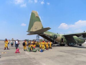 《花蓮強震》南台灣3縣市特搜隊出動　搭C-130H軍機抵花蓮