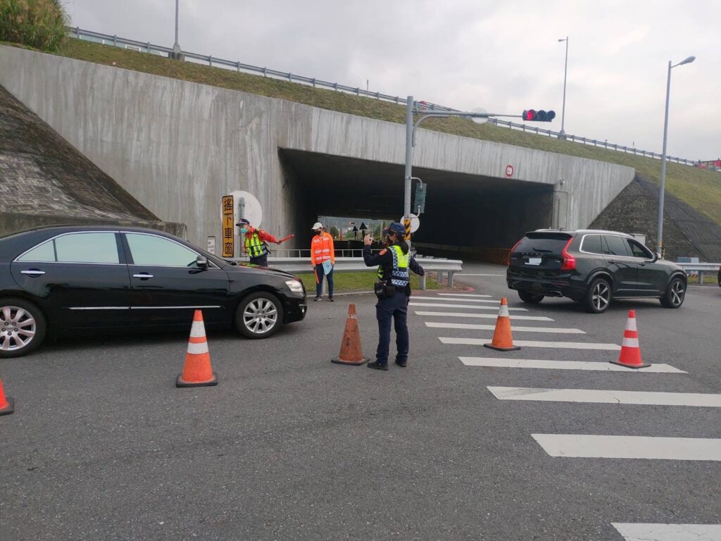 清明連假湧返鄉掃墓旅遊車潮  宜警投入3800人次全力疏導交通