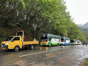 天祥受困人車安全撤離　同時搶通中橫便道