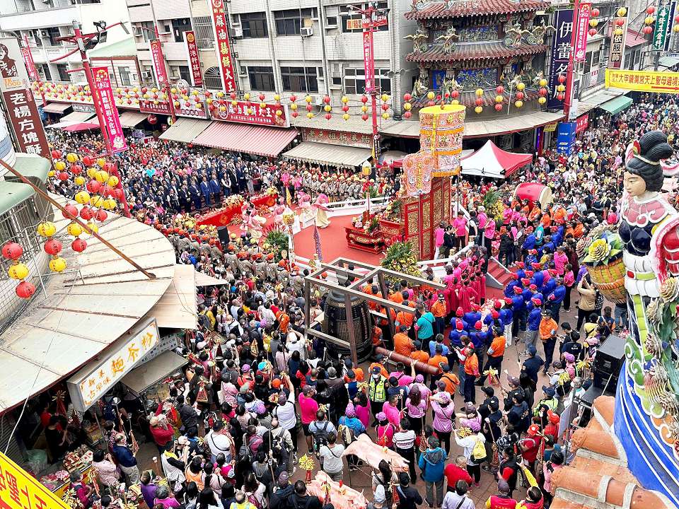 大甲媽祖祝壽大典　萬人擠爆新港奉天宮