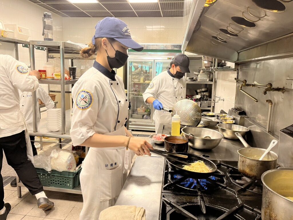 義守大學實習餐廳孕育餐飲人才　從擬定菜單到行銷策略全都一手包辦