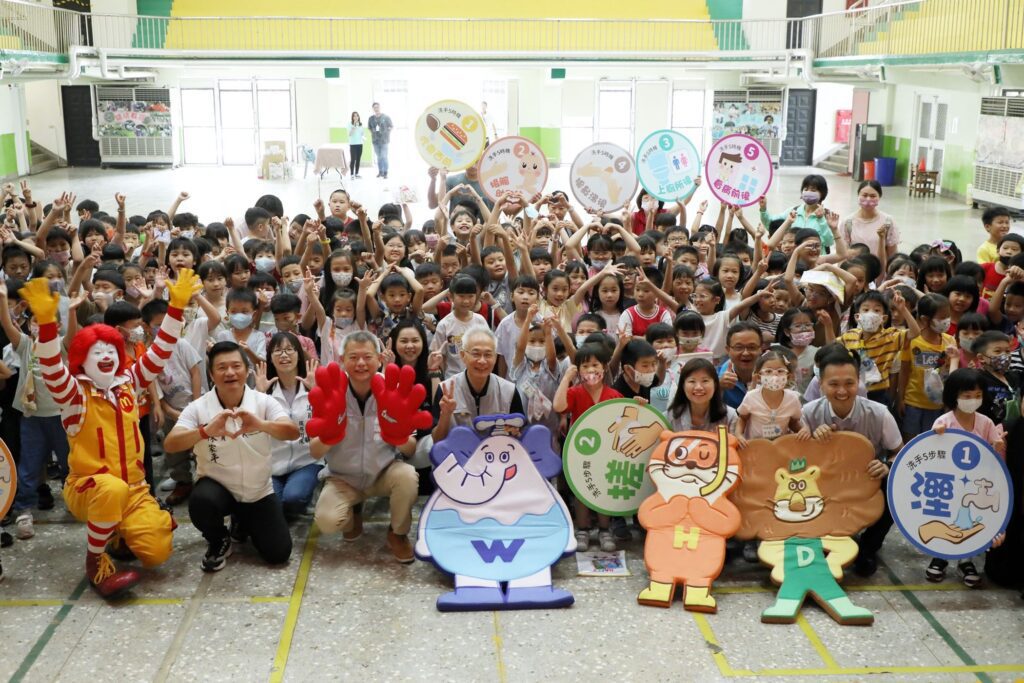 嘉市府偕麥當勞叔叔驚喜現身校園　宣導正確勤洗手遠離腸病毒