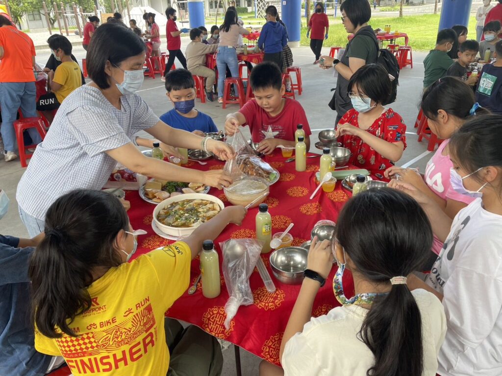 大廚到大洲上菜送愛心　萬得福協會推動食農教育