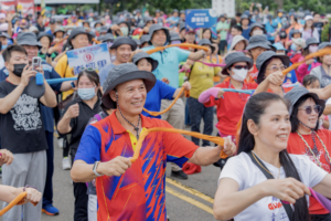 張善政帶頭暖身     觀音健康齊步走活動熱鬧開跑     桃園珍珠海岸計畫展現新亮點