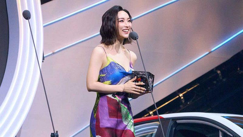閻奕格獲頒「hito好聲音」獎 同天音樂劇演出趕兩場 時隔兩個月重拾歌手身份 坦言：有點不習慣！