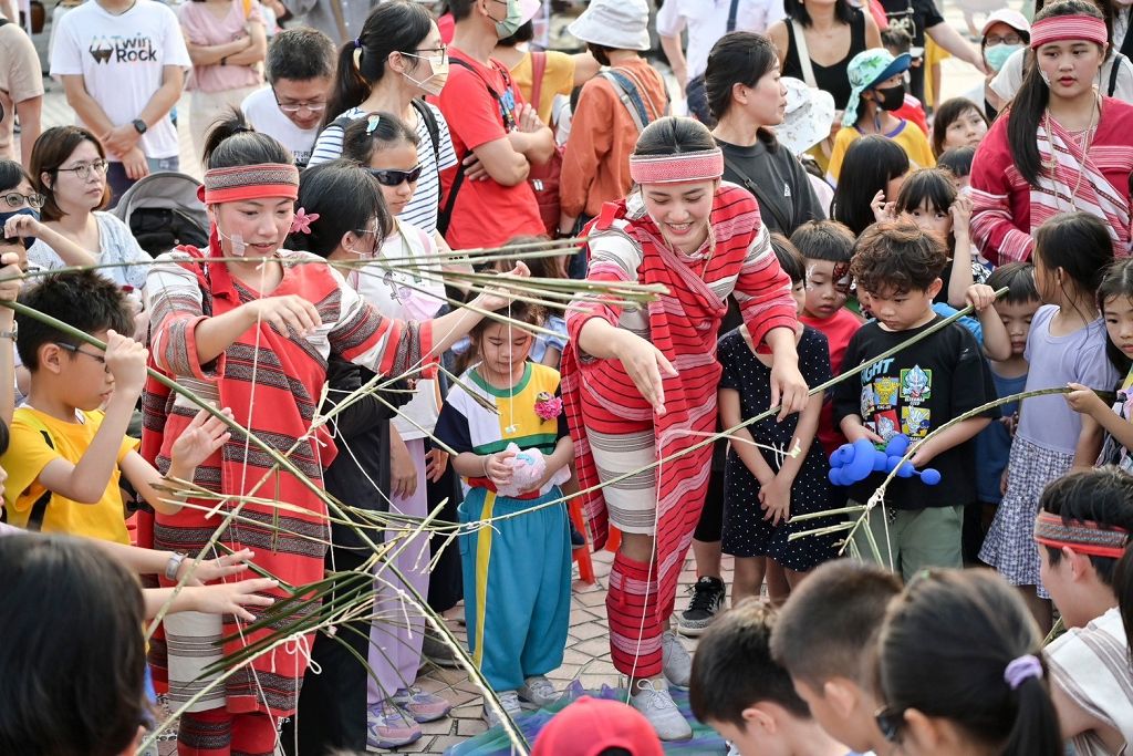 偶們藝起這young玩 中市兒童藝術節馬卡龍公園5/18壓軸匯演