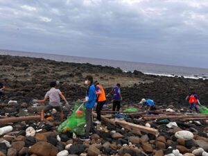 海洋國家公園管理處攜手學子、志工守護海洋、向大海致敬