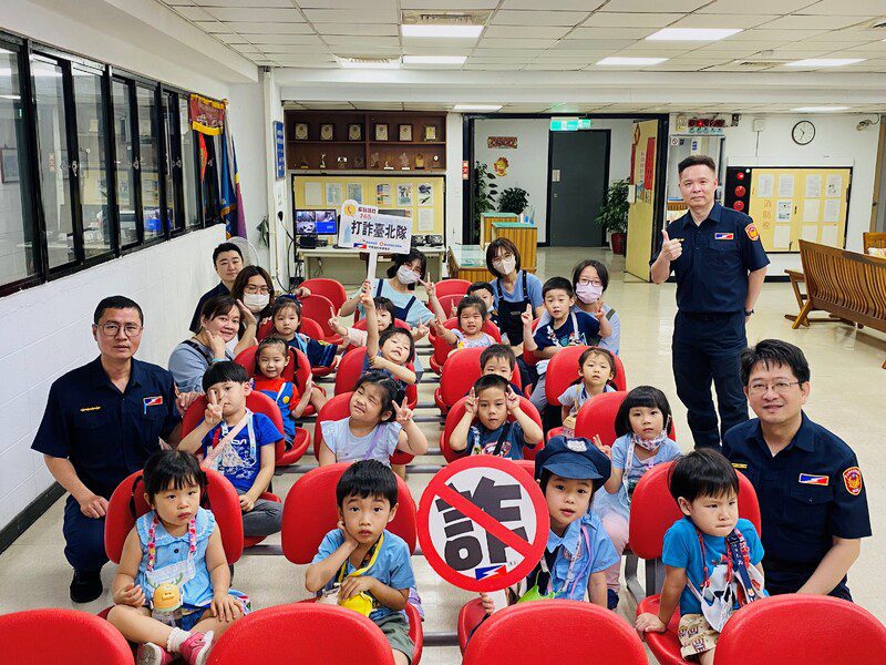 識詐教育向下紮根/幼兒園參訪北市警體驗一日警察