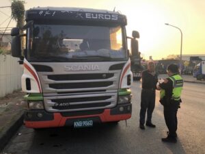 小港警強力大執法　遏止大型車違規