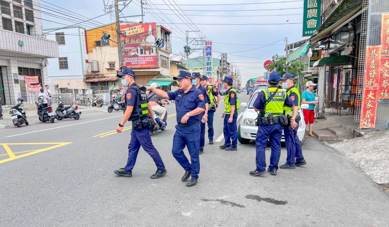 龍泉市場昭勝路段發生死亡交通事故　內埔警步行掃蕩周邊違停