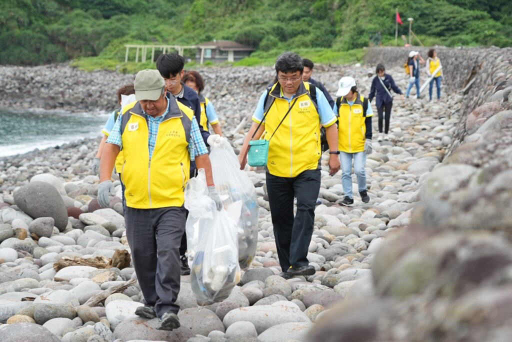 響應國家海洋日　環保局動員上龜山島護海淨灘