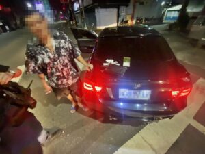 違規男藏吸食器遇警急辯「不是我的」車上毒味藏不住　只能乖乖拿出毒品