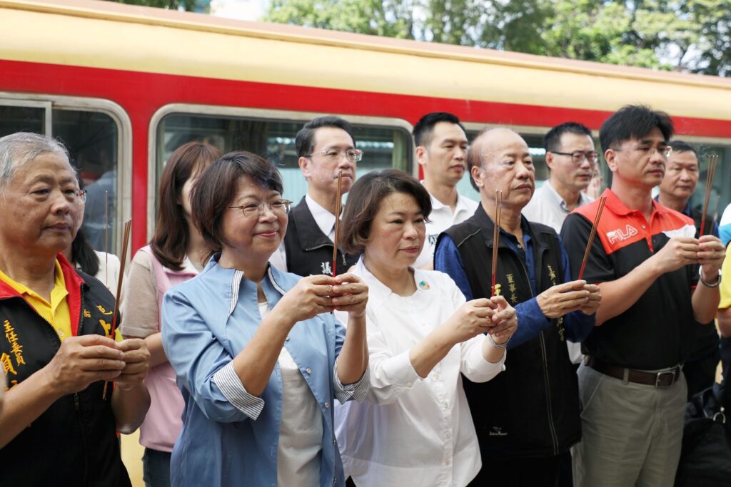 嘉市恭請玉三聖母與玄天上帝　連袂乘火車為林鐵沿線通車祈安