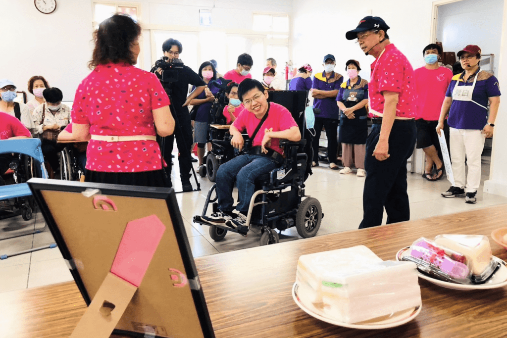 社區共餐、樂齡共演      八里教養院為腦麻生「圓演員夢」