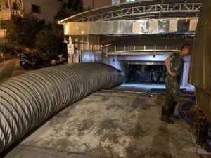 消防排煙車神救援！　加速大樓地下室抽水廢氣排空 守護人員作業安全