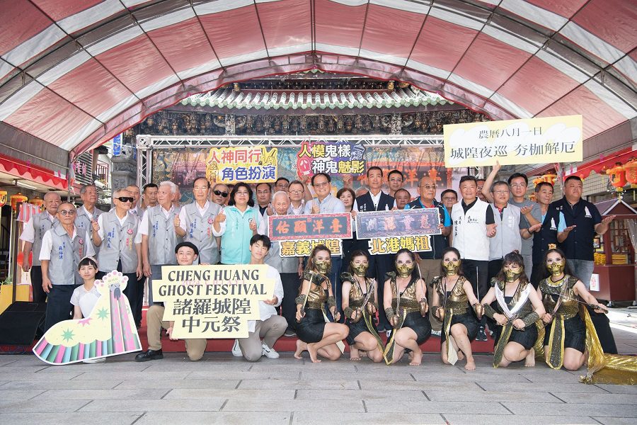 影音/嘉義城隍夜巡 北港媽祖相挺 再續前緣 嘉義“巨”現，城隍奇“機”中央噴水國際嘉年華