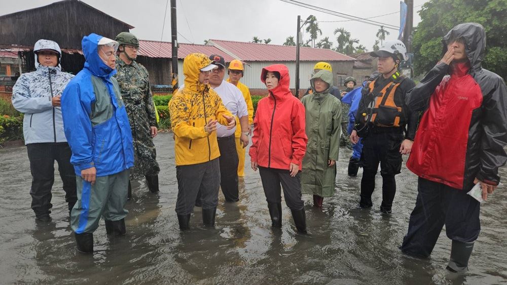 周春米馬不停蹄視察大雨水情　屏縣爭取近28億排水計畫