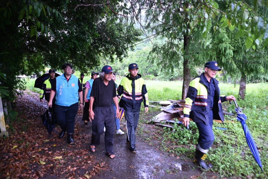 凱米颱風挾帶驚人雨量 花蓮市國福社區預防性撤離