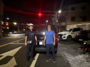 車開半路突拋錨　內埔警主動協助將車移置路旁