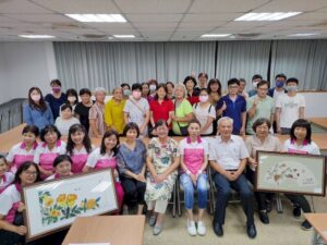 「花開四季•愛在前鎮」陳秀鳳水墨創作巡迴展 高雄前鎮行政中心感動開展