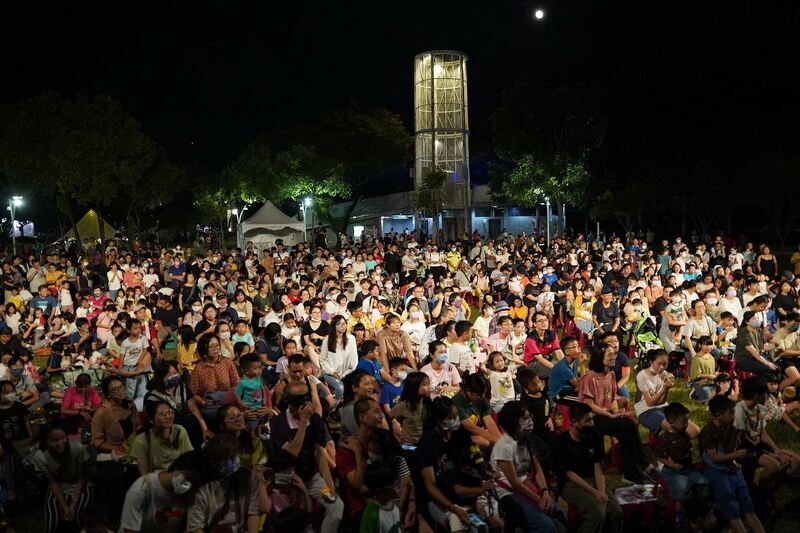 夏日狂歡祭臺灣特技團開幕演出 滿場觀眾驚呼連連