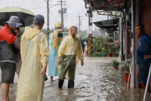 凱米颱風造成溪水溢堤　翁章梁視察水上鄉淹水情形