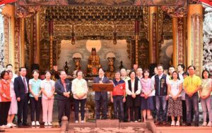 總統賴清德至彰化大庄慈雲寺　參香祈福贈匾