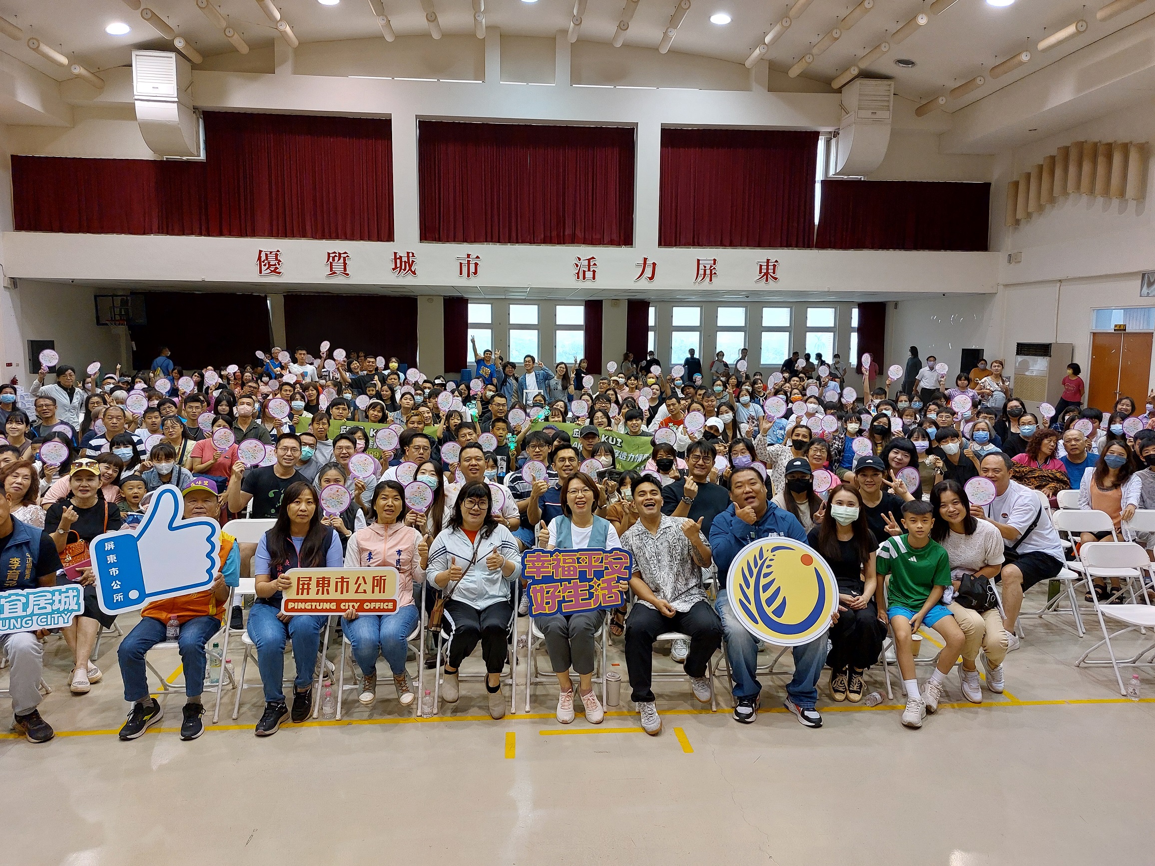 屏東市職涯名人講堂　邱軍演唱金鐘歌曲《運轉人生》歌迷嗨翻