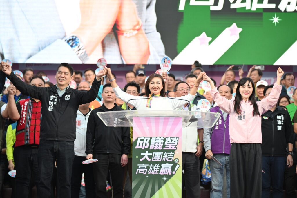 邱議瑩首場造勢爆場5萬人！跨派系最大合體、正副議長首次初選同台　扁蘇獻聲力挺「最強母雞」