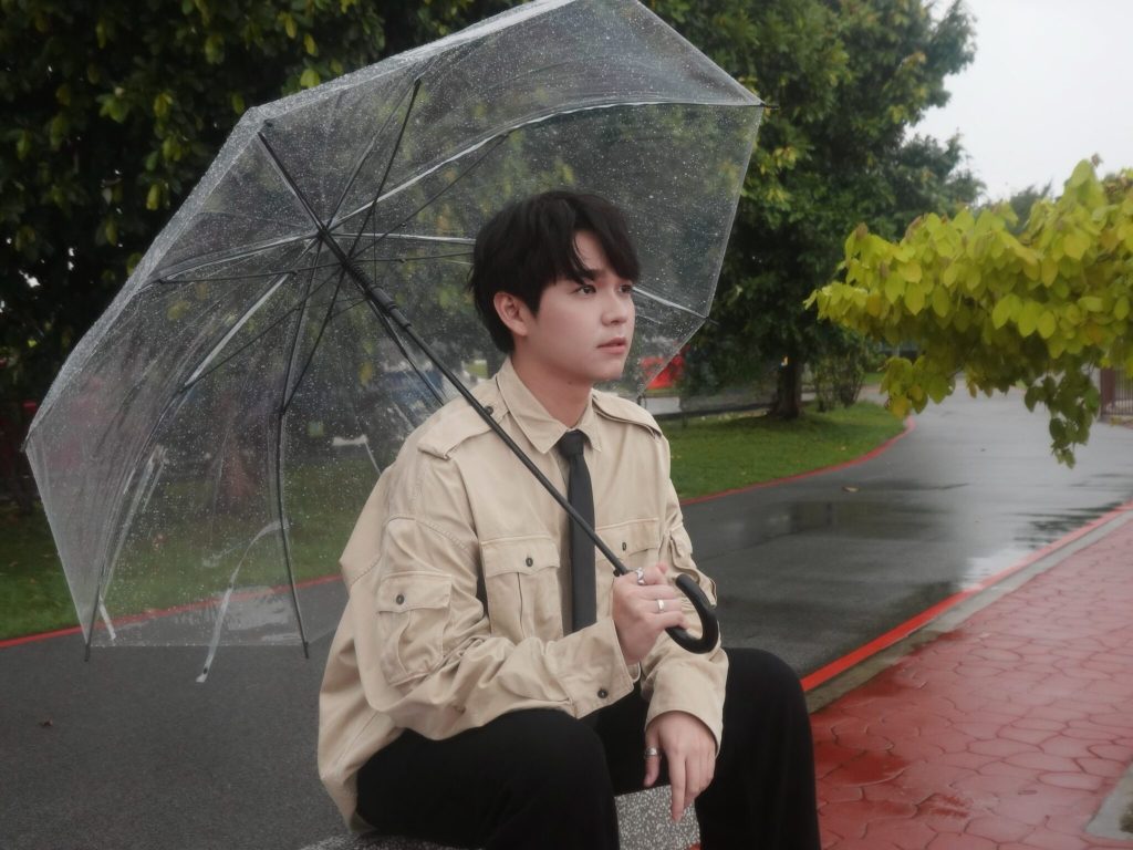 黃俊榮新作品靈感來自等不到訊息 嘴上說沒關係心裡卻酸