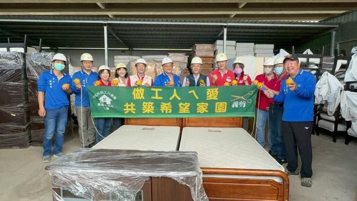 冬至暖心修繕　勞工局攜手做工行善團完成第320戶家園