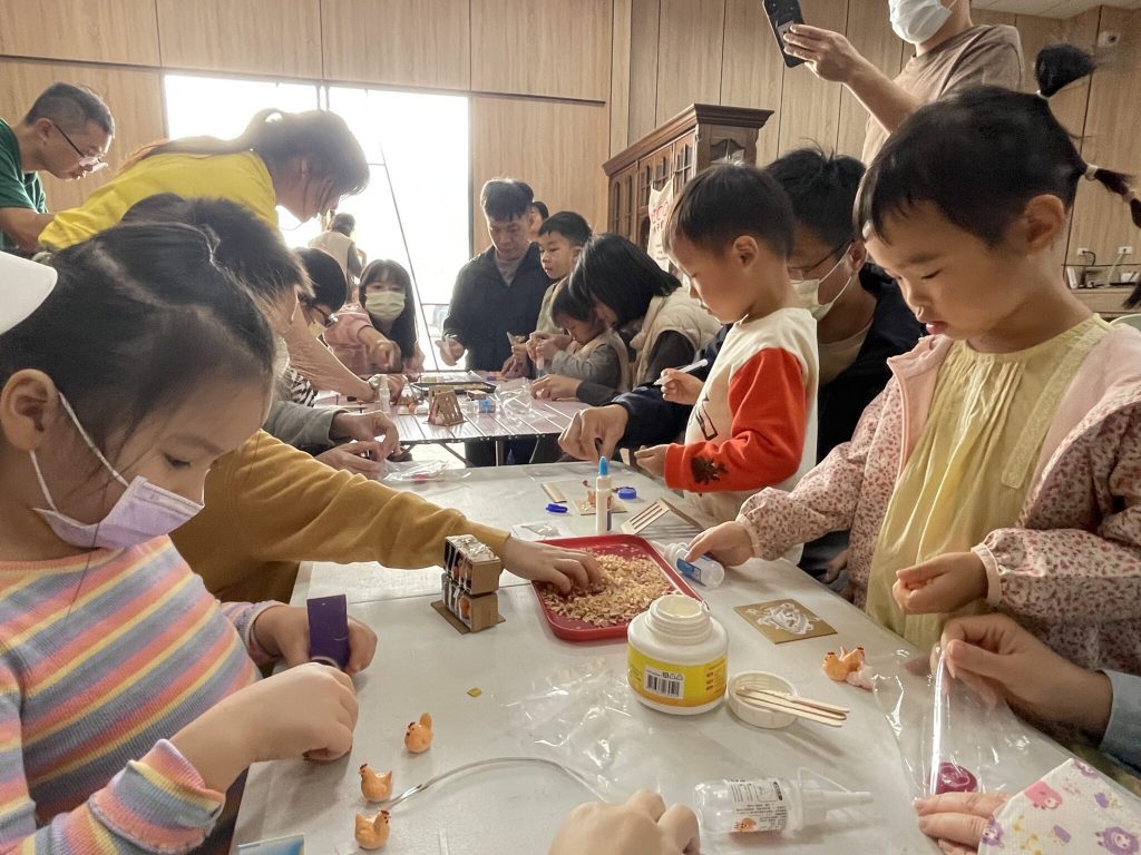 友善飼養真有感！　中市辦親子玩食農活動 認識幸福雞蛋