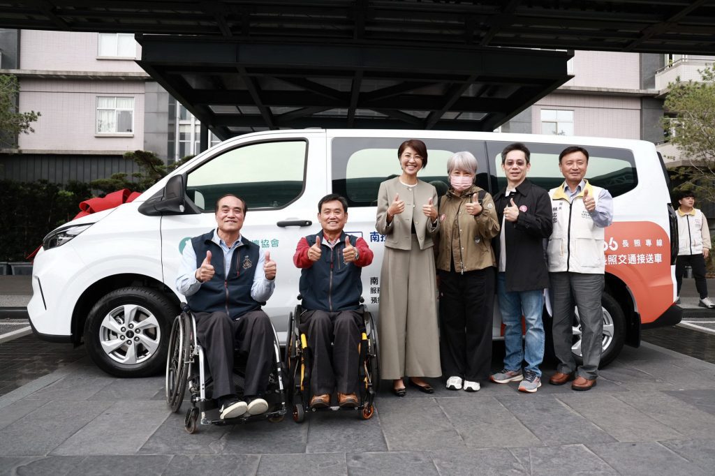 許淑華感謝中華耆幼關懷協會　捐贈南投縣復康巴士