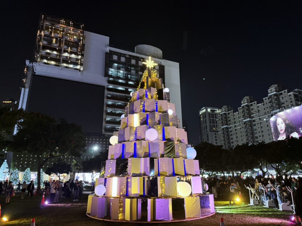 迎接冬日幸福時光！　台中好聖誕9米主燈「聚．光」今點燈　聖誕野餐日溫馨揭幕