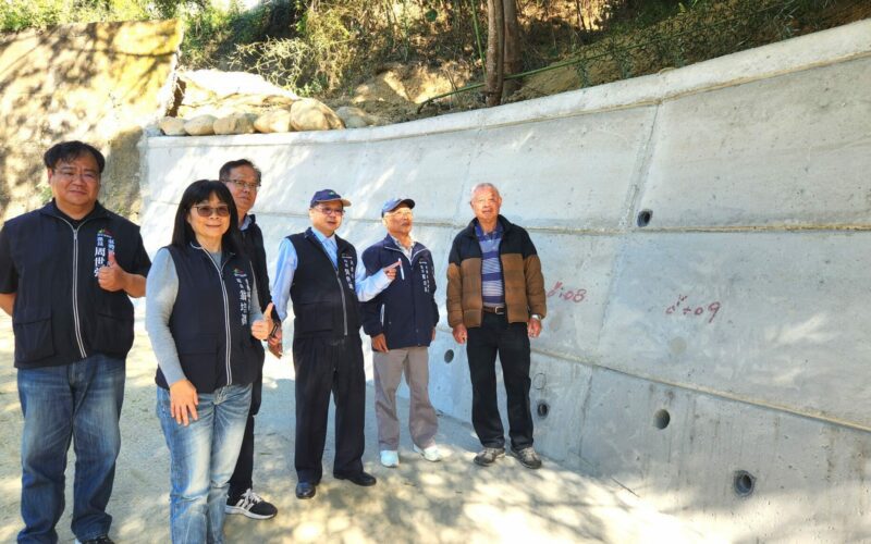 豪雨災後復建到位 東勢區隆興里農路擋土牆修復完成　民政局長：保障農產運輸與通行安全