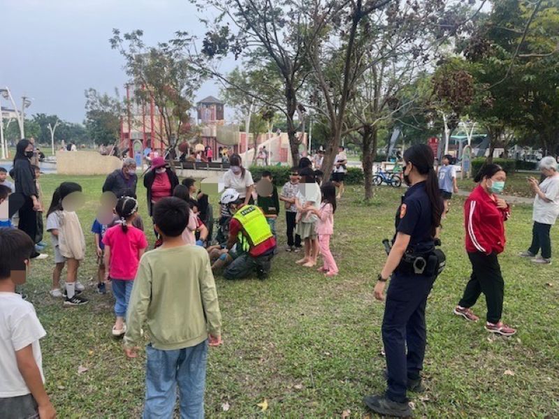 學童騎車不慎摔傷　內埔警消協助送醫