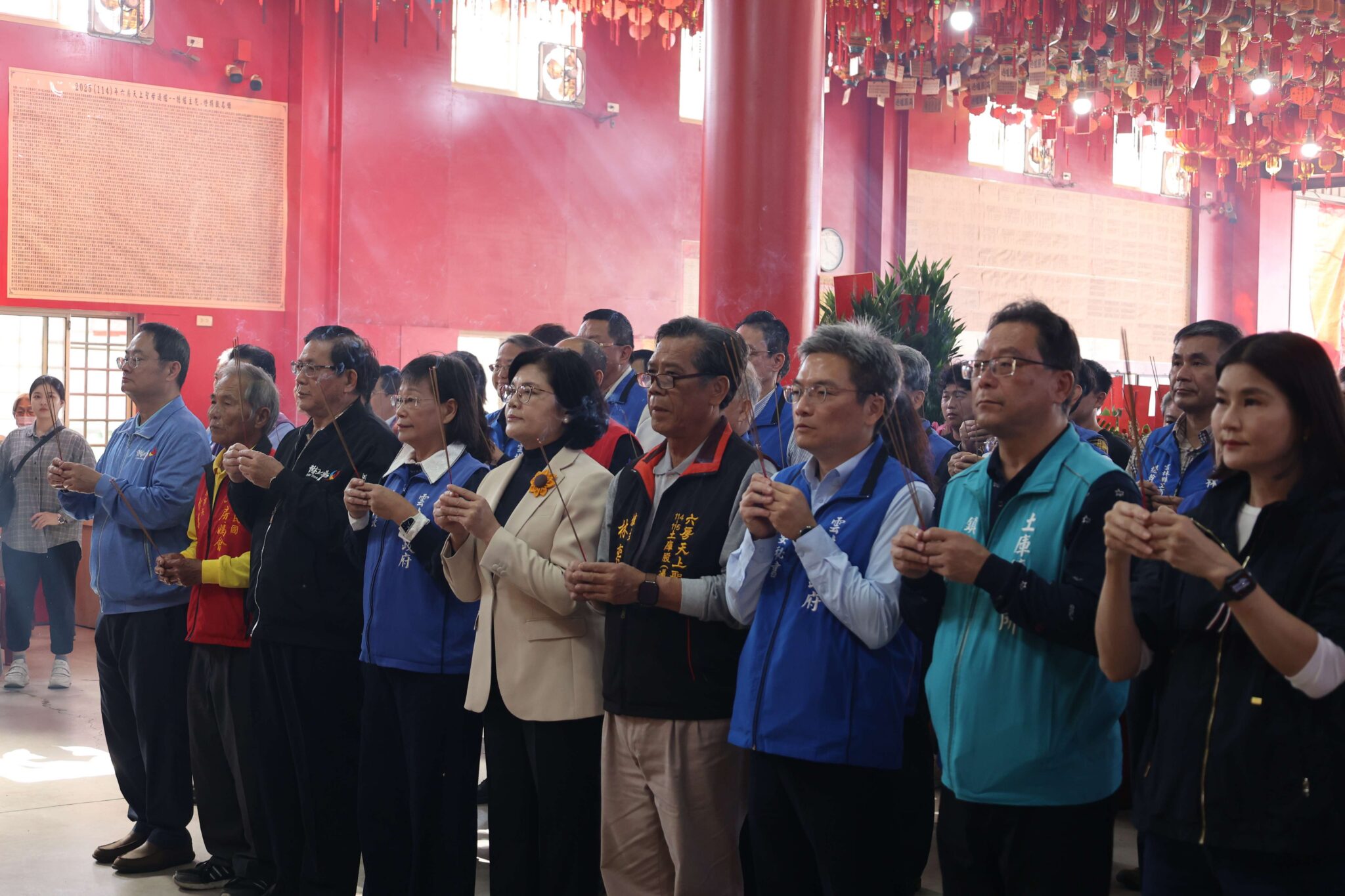 睽違12年縣府再辦跨年晚會　張麗善縣長率縣府團隊赴六房媽紅壇祈福