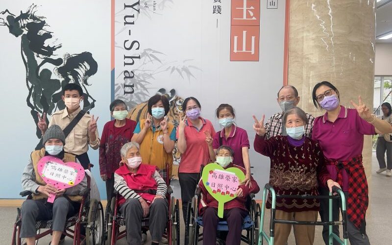 「猛虎追風，駿馬踏雲」　探索創價美術館趣　高雄榮家感謝熱心住民—投入公共事務