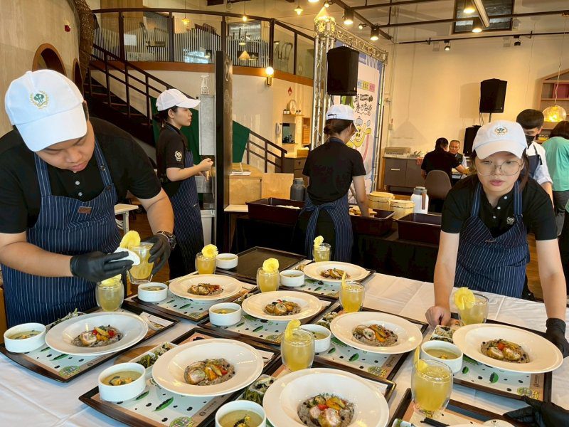 港灣新聞網／鳳梨氣泡酒、黑豆燉飯亮相！高餐大 × 新港農會再創食農奇蹟