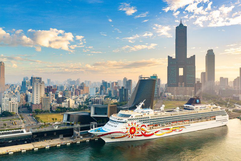 港灣新聞網／挪威郵輪太陽號首航高雄港！年度第8艘壓軸郵輪亮相 1,924名旅客湧入港都