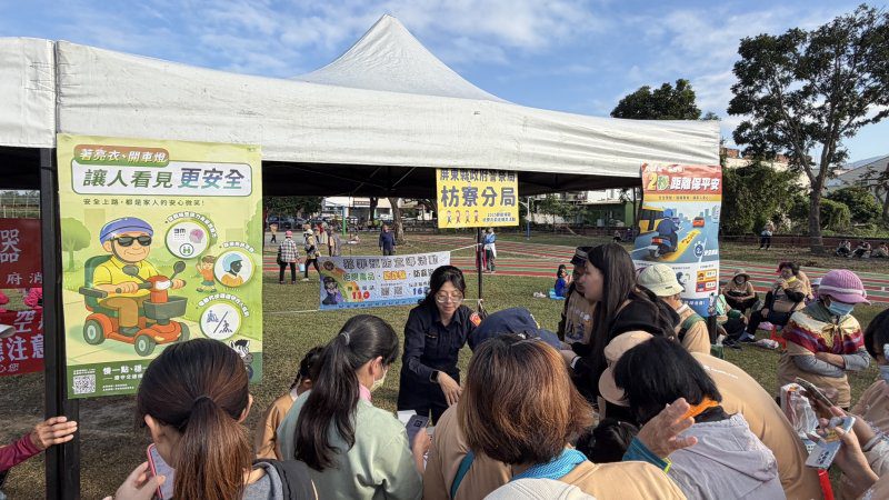 港灣新聞網／枋寮健走湧千人　枋寮分局推「交通安全＋防詐QR Code」成活動亮點