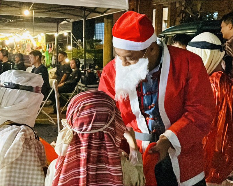 港灣新聞網 / 獅子鄉聖誕夜感動落幕！朱宏恩化身聖誕老公公陪孩子迎佳節