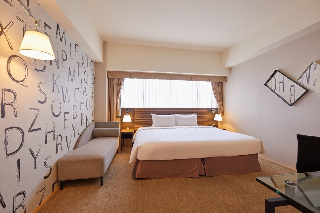 看好旅宿與外帶年菜雙成長 台北凱撒推出「蛇馬都有」吃喝玩樂住房及「金馬報喜」外帶年菜77折優惠