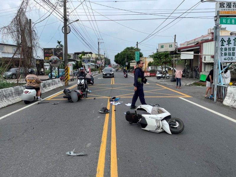 港灣新聞網／機車追撞壽比路！2人擦挫傷送屏東榮總　警方籲行車要保持距離