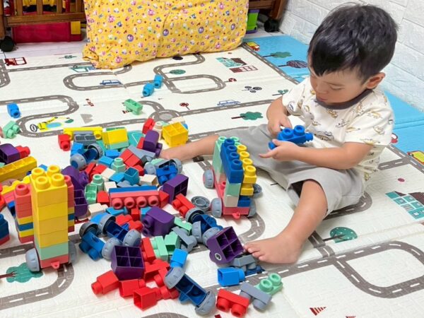 讚美孩子會不會寵壞？專家指出關鍵在方式而非讚美本身