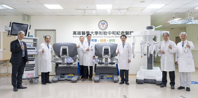 港灣新聞網／王照元院長率先突破800例　高醫寫下台灣達文西大腸直腸手術新紀錄