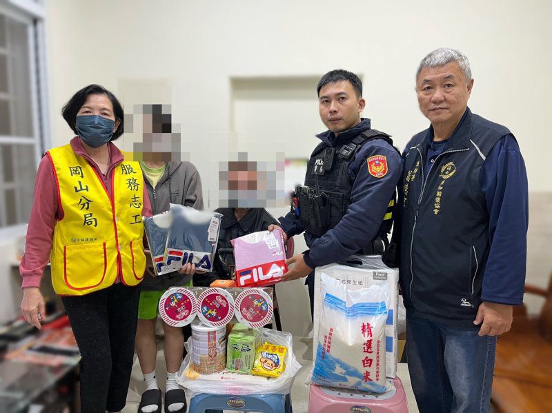 港灣新聞網／梓官少女獨力扛家計　郭宗鑫所長攜手民間團體送暖：警察是最可靠的依靠