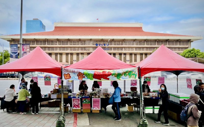 台北凱撒聖誕傳愛不停歇  串聯義賣與關懷行動送暖八里安老院