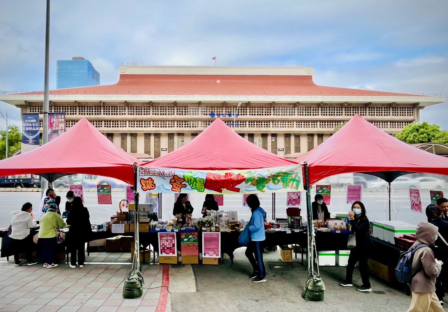 台北凱撒聖誕傳愛不停歇  串聯義賣與關懷行動送暖八里安老院