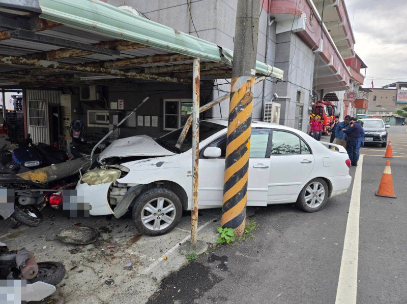 港灣新聞網／疑恍神釀禍！橋頭甲樹路事故損及多輛消防人員車輛